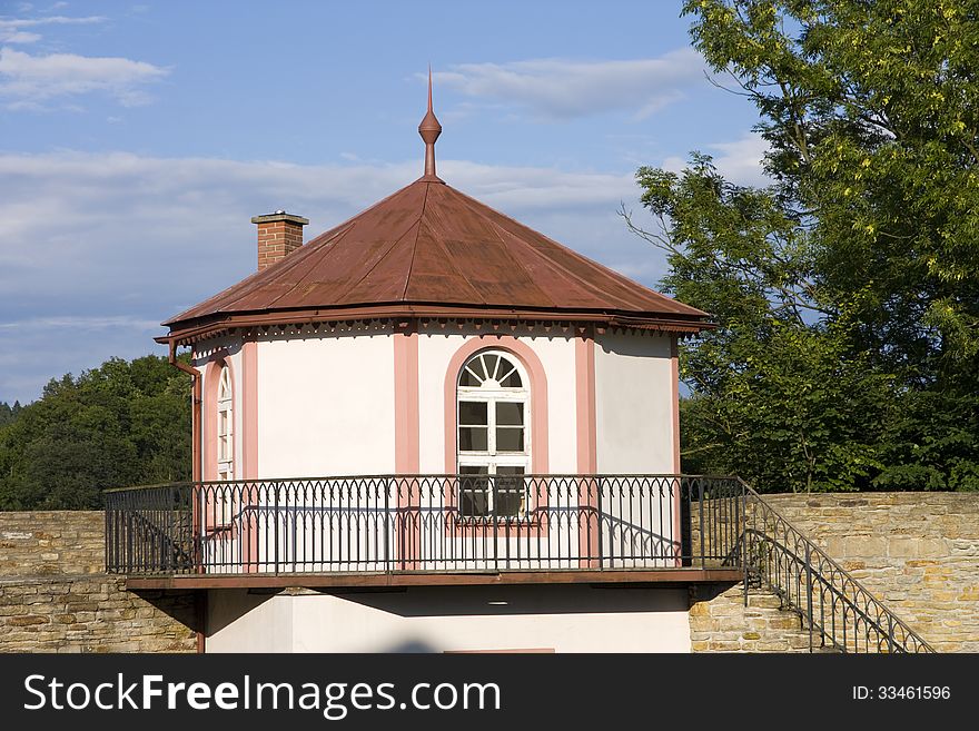 Garden house with balcony, garden house on a summer day, nove mesto ned metuji