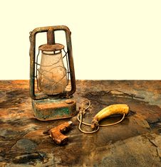 Antique Pistol And Powder Horn With An Old Lantern On Slate Stock Photography Antique Pistol And Powder Horn With An Old Lantern On Slate Stock Photography