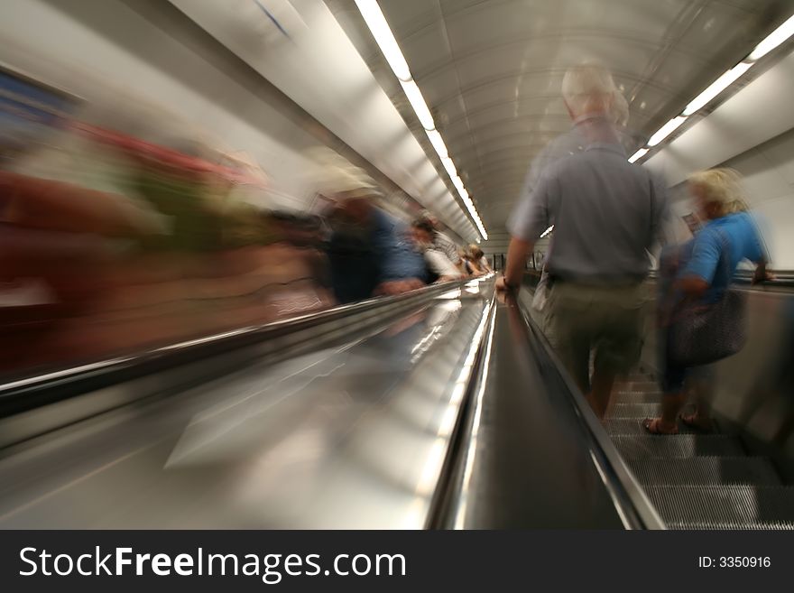 Photo shows the daily motion in the subway. Photo shows the daily motion in the subway