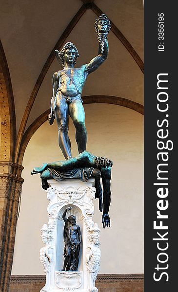 Statue of Percé behaeded Meduse 
Bronze by Benvenuto Cellini in 1554. Statue of Percé behaeded Meduse 
Bronze by Benvenuto Cellini in 1554