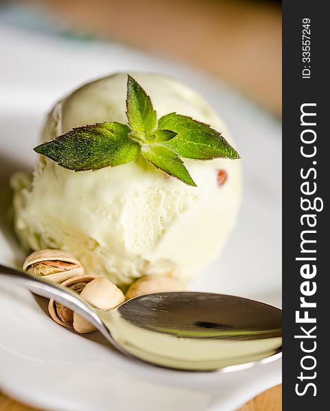 Pistachio ice cream