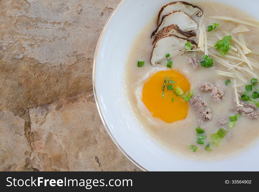 Rice gruel with pork and egg mixed