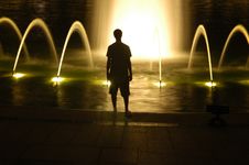 Shadows At The Fountain Royalty Free Stock Images Shadows At The Fountain Royalty Free Stock Images