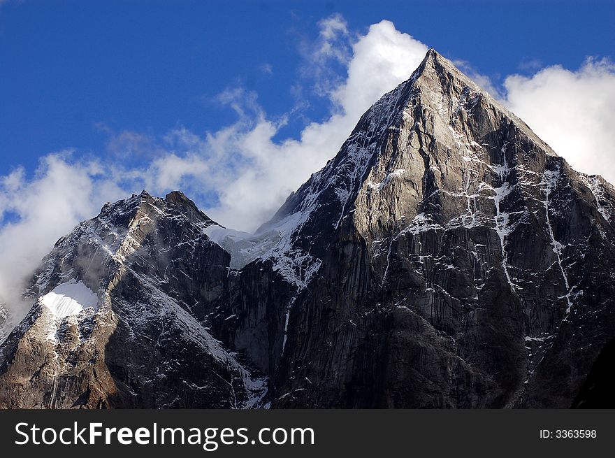 Bi-Peng valley is a beautiful valley lies in the north-west of Sichuan P.R.China.The four girls mountain just besides the Bi-Peng valley.