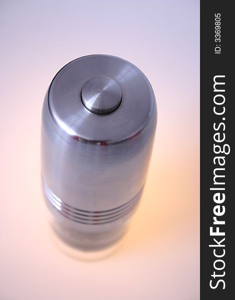 Automatic salt and pepper grinder