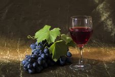 Grapes And Wine Royalty Free Stock Photos Grapes And Wine Royalty Free Stock Photos