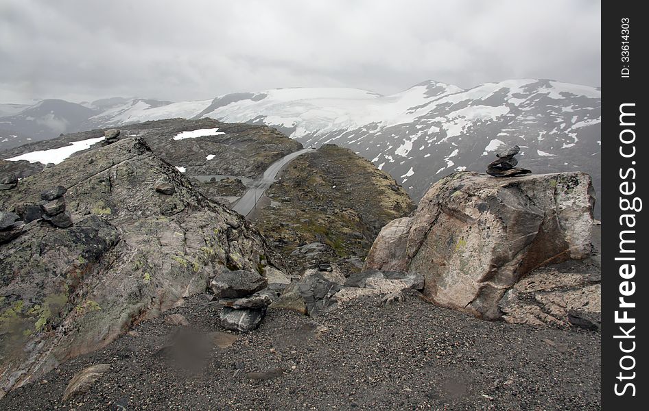 Eagle road Orlov took us to one of the peaks of the mountains of Norway. Eagle road Orlov took us to one of the peaks of the mountains of Norway