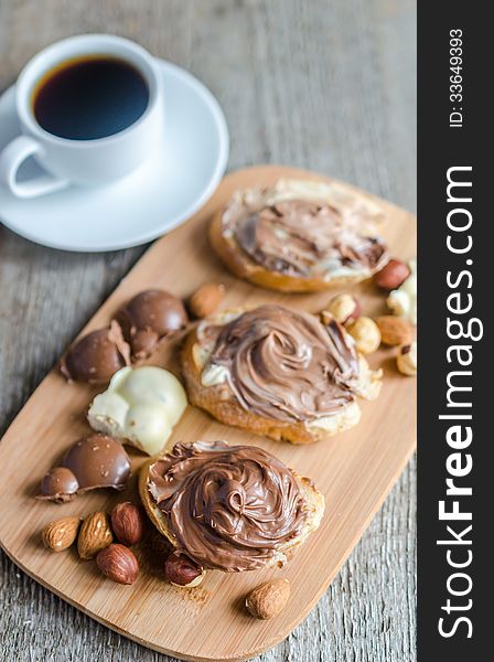 Slices of bread with chocolate cream and nuts