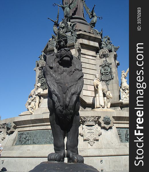 A statue of a lion on a Barcelona's monument