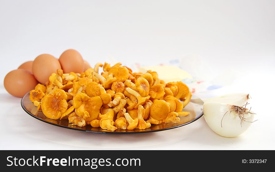 Chanterelle on plate and eggs