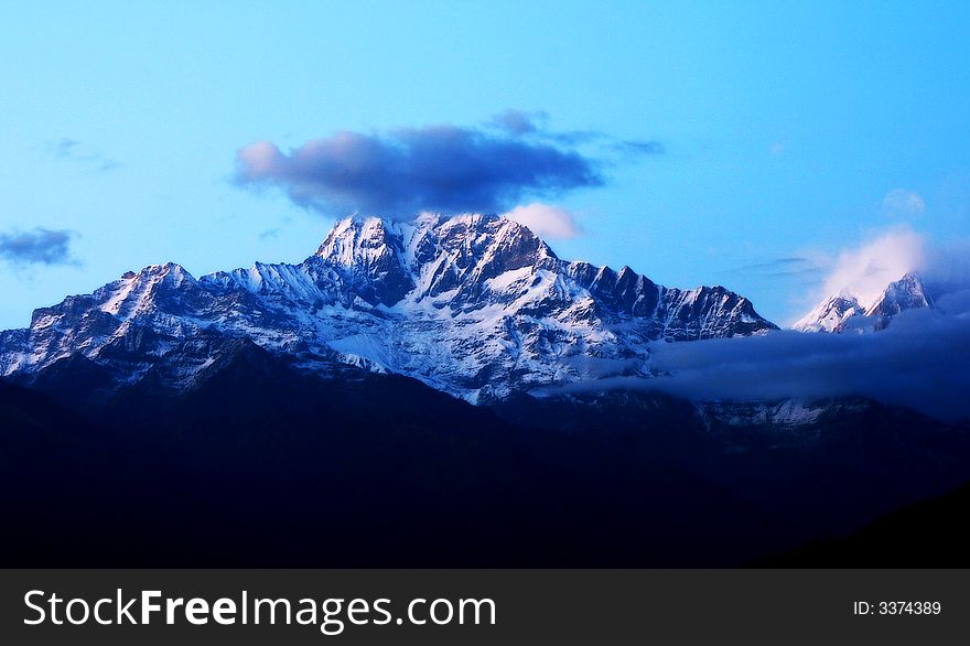 Jokul in Nepal, at the time of evenfull.