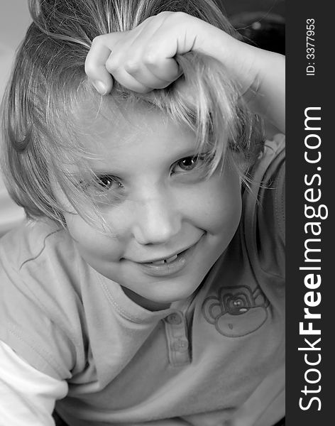 B&W portret child in studio. The beautiful model.