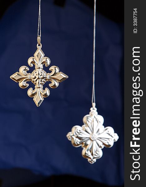 Silver crosses Christmas decorations isolated on blue/black background