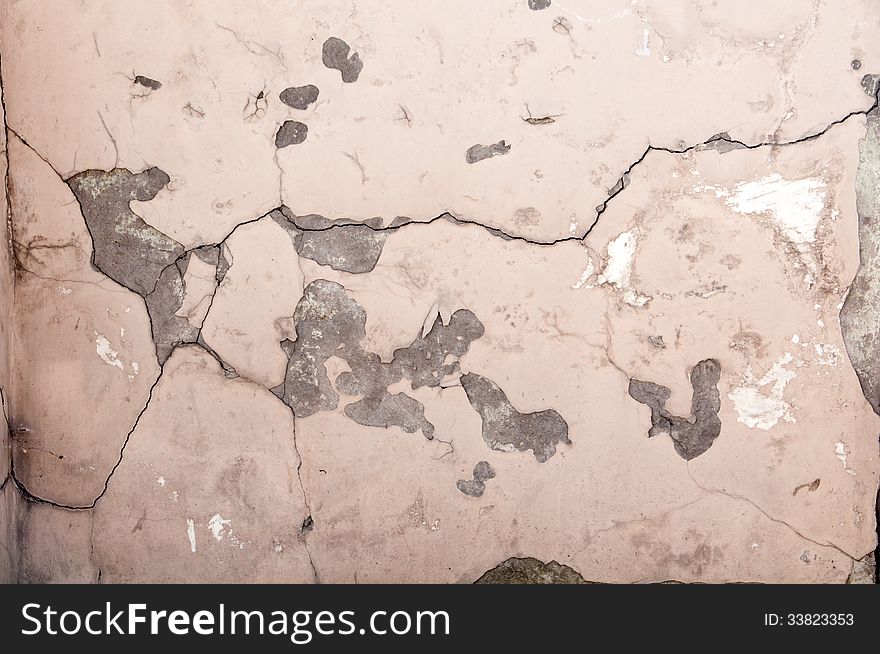 The crack in the old pink wall