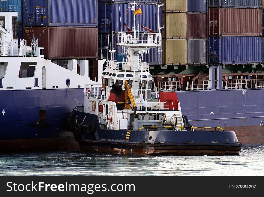 Container ship anchored in Alicante waters. Container ship anchored in Alicante waters.