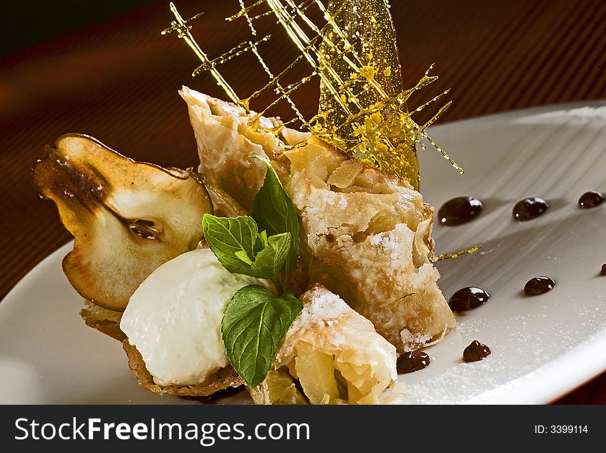 Strudel with pear and caramel