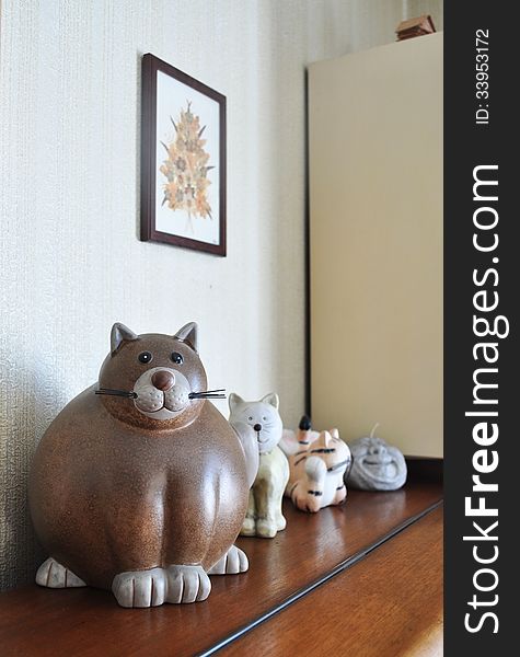 Statuette cats on furniture. Photo taken on: August, 2013.