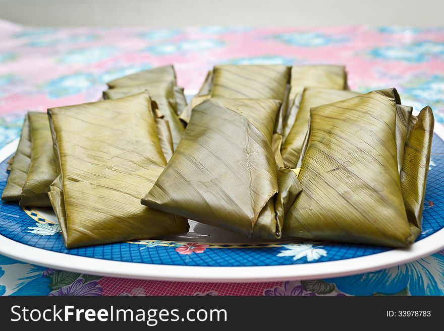 Glutinous rice steamed in banana leaf is Thai dessert.