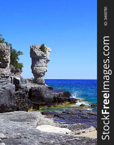 This is famous Flowerpot Island. This is famous Flowerpot Island.