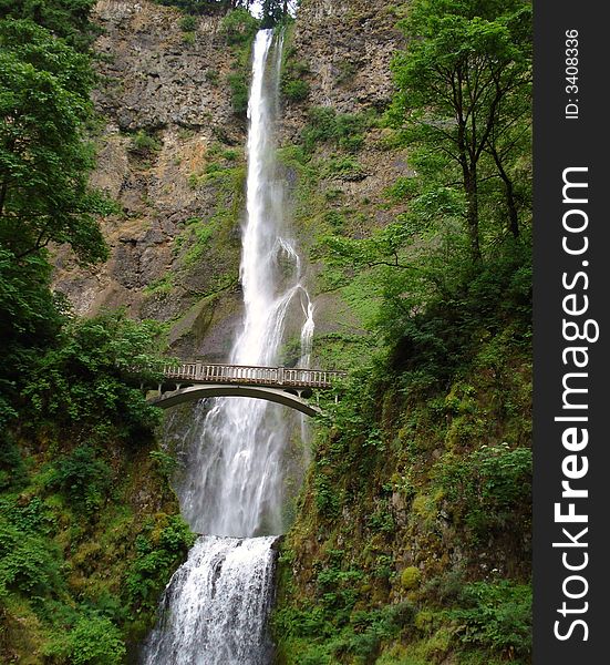 Multnomah Falls is the highest Waterfall in Oregon.