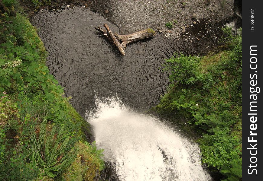 Multnomah Falls is the highest Waterfalls in    Oregon.