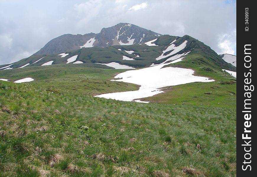 Mountain Oshten. June 2007.
Southern slope.