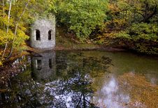 Autumn Leaves Around A Victorian Folly And Old Quarry Pond, Woodhouse Eaves, Leicestershire Royalty Free Stock Photos Autumn Leaves Around A Victorian Folly And Old Quarry Pond, Woodhouse Eaves, Leicestershire Royalty Free Stock Photos