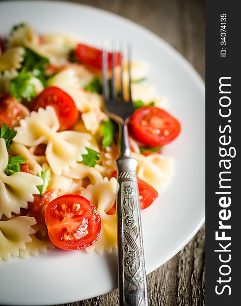 Farfalle pasta with cherry tomatoes