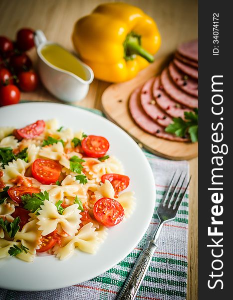 Farfalle pasta with cherry tomatoes