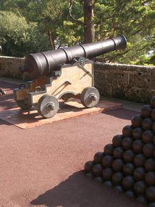Cannon And Balls Royalty Free Stock Photography Cannon And Balls Royalty Free Stock Photography