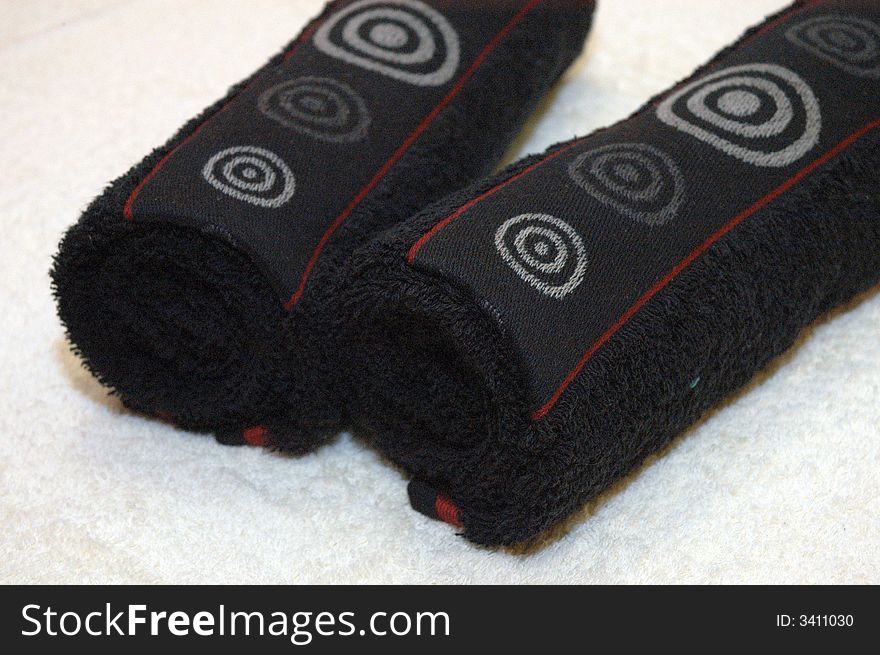 Two black towels decored with circles