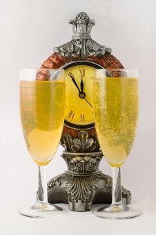 Clock And Two Tall Wine Glass Royalty Free Stock Photos Clock And Two Tall Wine Glass Royalty Free Stock Photos