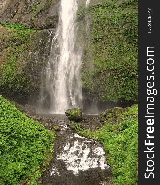 Multnomah Falls is the highest Waterfall in Oregon.