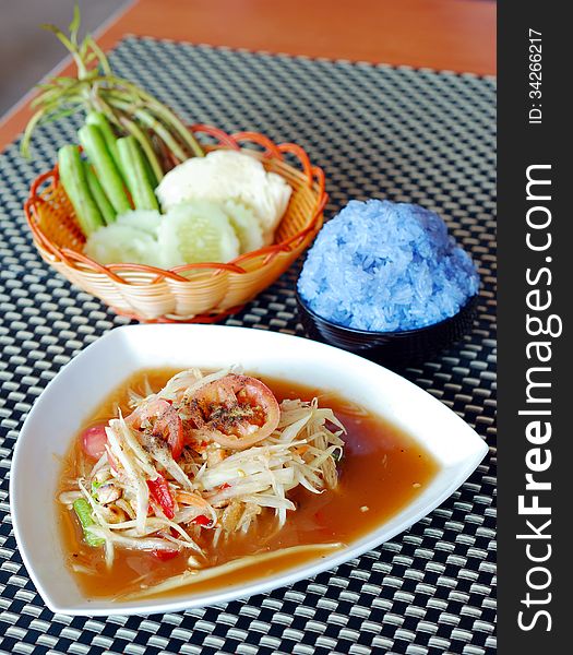 Papaya salad with violet sticky rice and fresh vegetable