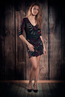 Beautiful Young Woman Standing In A Pose Over Wooden Wall Background Royalty Free Stock Photography Beautiful Young Woman Standing In A Pose Over Wooden Wall Background Royalty Free Stock Photography
