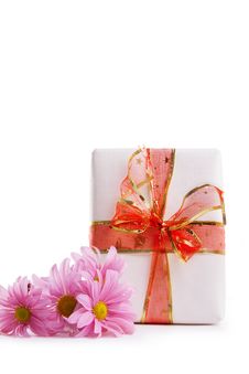 Gift Box With Red Ribbon And Pink Dasies Royalty Free Stock Photography Gift Box With Red Ribbon And Pink Dasies Royalty Free Stock Photography