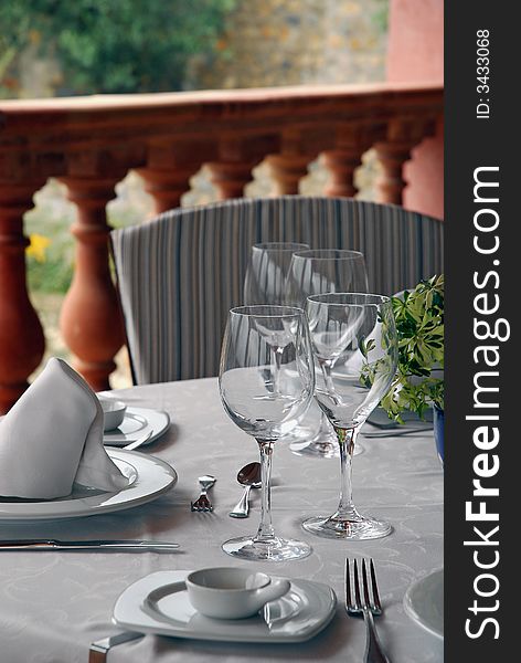 A formal tablesetting, on a balcony table, at a Mallorcan restaurant