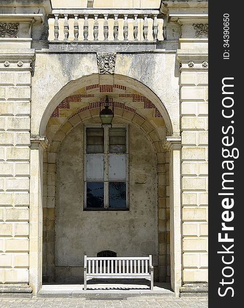 Bench under an arch. Detail of the castle Fontanebleau in France