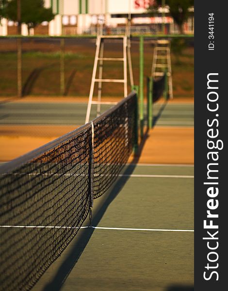 Tennis court net view with net in focus and the umpire's seat blurred