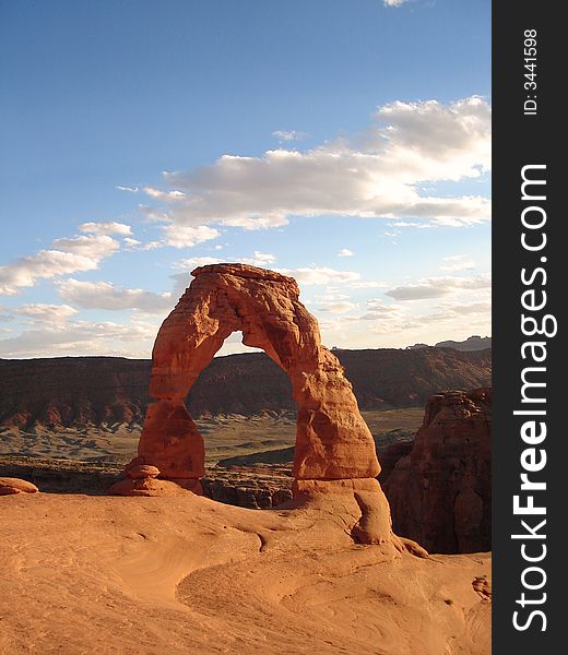 Delicate Arch is the symbol of Utah State.