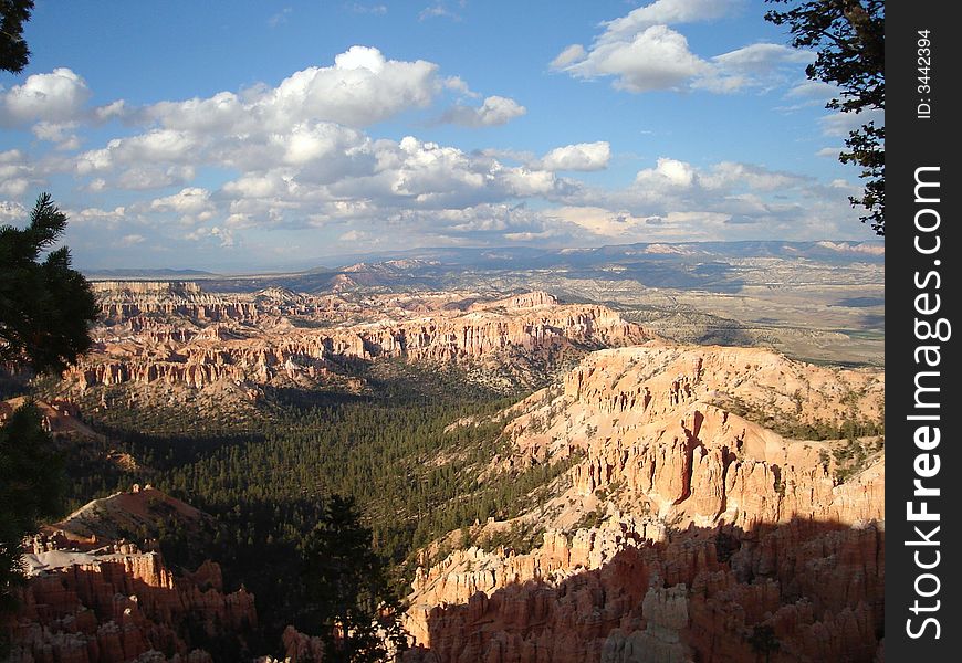 The picture of Bryce Amphitheater taken from Bryce Point