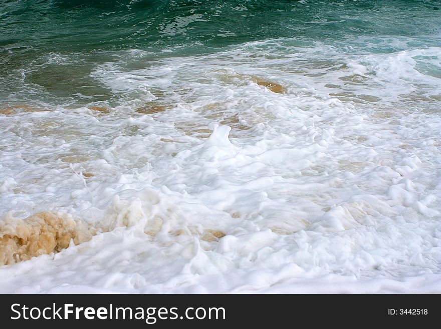 Big waves in greece in summer