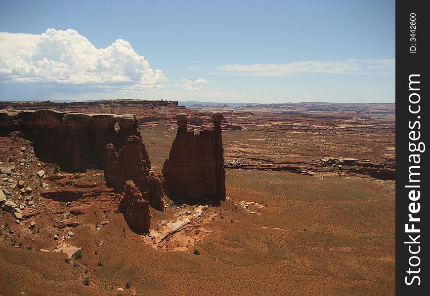 Monument Basin is the highlight of Canyonlands NP in Utah. Monument Basin is the highlight of Canyonlands NP in Utah.