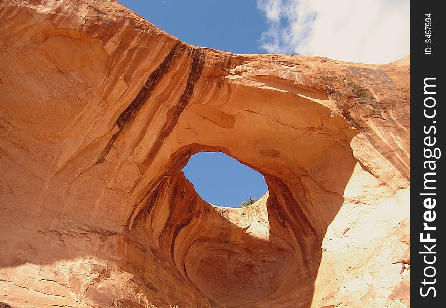 Bowtie Arch is the natural arch in eastern Utah