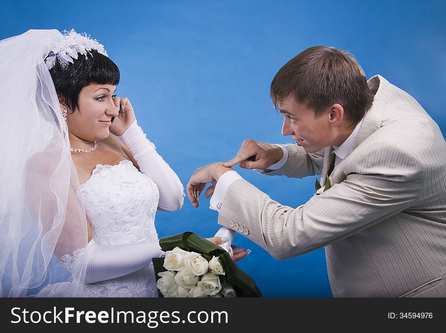 The groom and the bride in a conflict situation