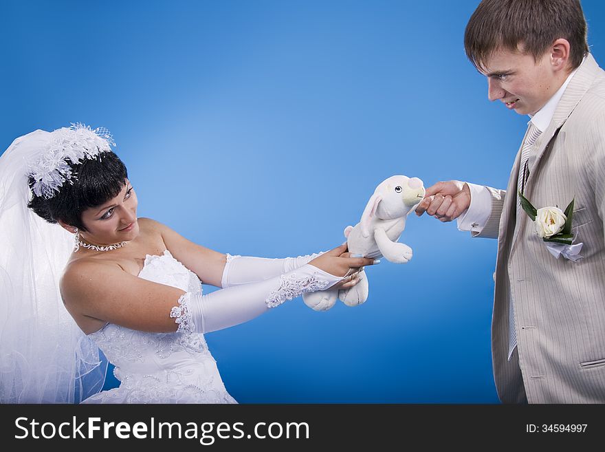 The groom and the bride in a conflict situation