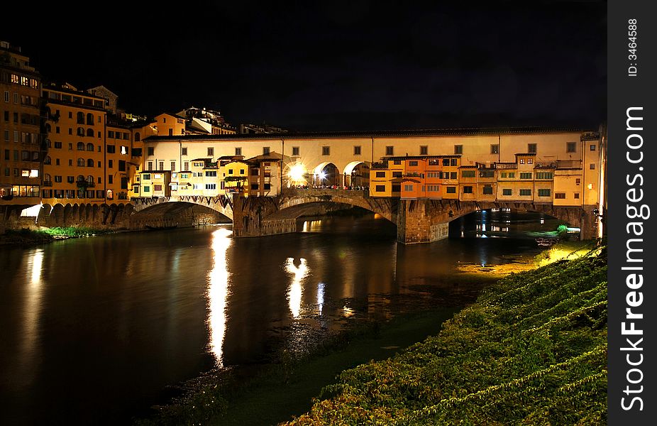 Ponte vecchio on yhr arno river in Florence Italy