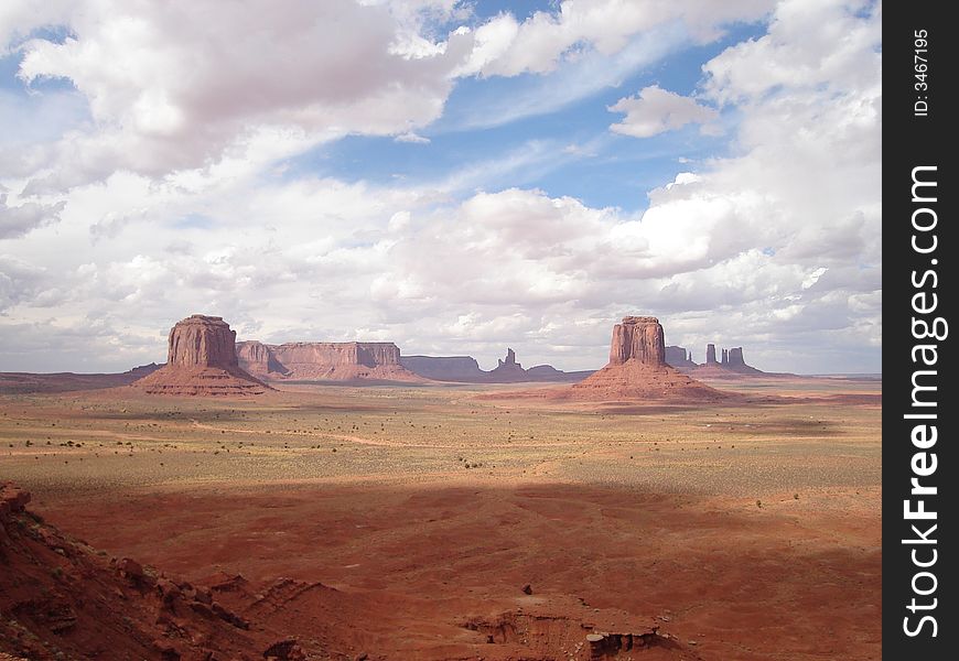 The view of Monument Valley from Artist Point. The view of Monument Valley from Artist Point.