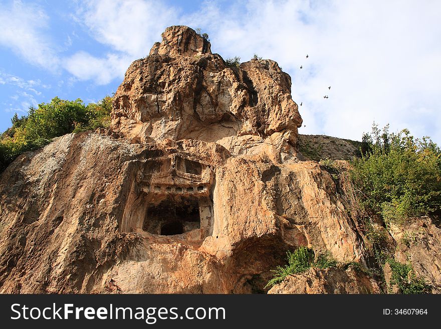 Ünye Castle with Tombs of Kings is the one of the citys tourist destinations. Ünye is a large town and district of Ordu Province in the Black Sea region of Turkey. Ünye Castle with Tombs of Kings is the one of the citys tourist destinations. Ünye is a large town and district of Ordu Province in the Black Sea region of Turkey