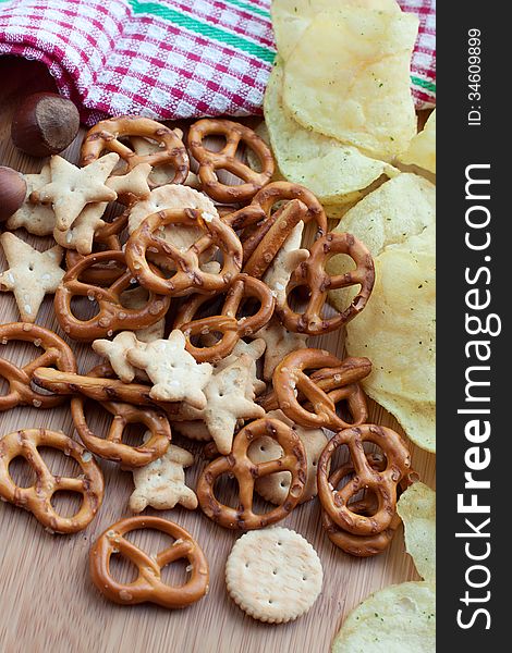 Snack: crackers, potatoes and hazelnuts are scattered on the table. Snack: crackers, potatoes and hazelnuts are scattered on the table